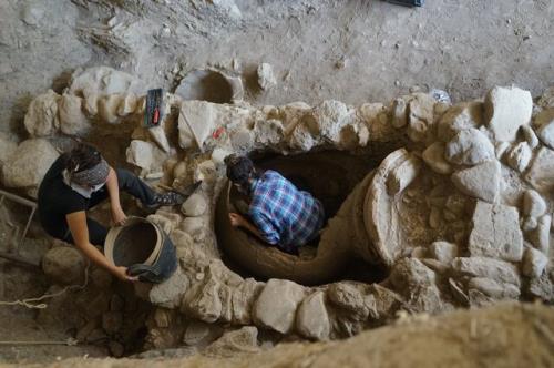 کشف بقایای انسان در کوزه ای عظیم