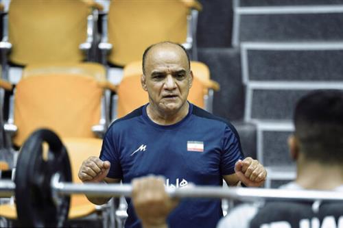 سرمربی کشتی جوانان به شب نشینی می آید
