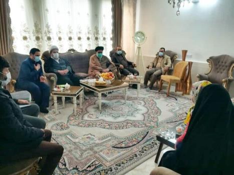 تکریم خانواده شهدا پایانی ندارد