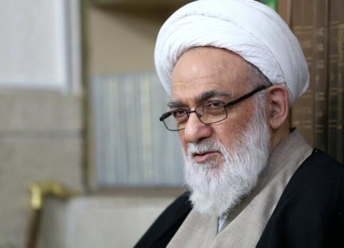 کسانی که با استفاده از سلاح سبب ترس مردم می شوند محارب هستند