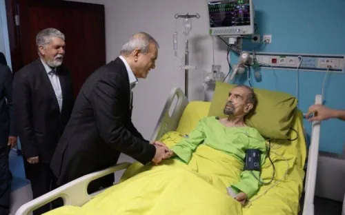 رئیس دولت به عیادت موسوی گرمارودی رفت