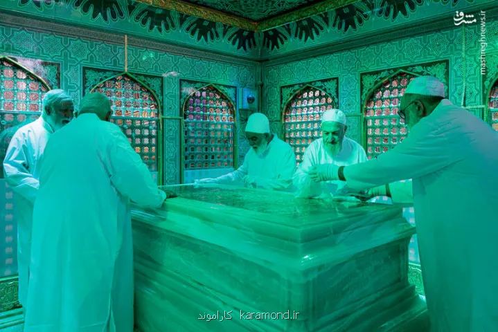 عکس، آئین غبارروبی ضریح مطهر رضوی