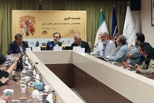 ورود نگاه نو به موسیقی نواحی کرمان را به یک ایران کوچک بدل می نماییم