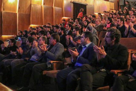 عصبانیت دبیر و طرح چند انتقاد با خنده