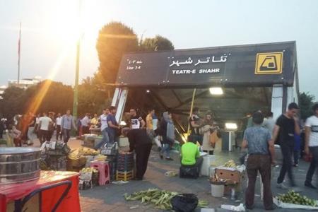 آقای شهردار! لطفا یك مرتبه ایستگاه تئاتر شهر پیاده شوید